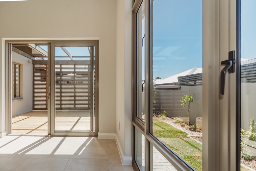 3 Bedroom Property for Sale in Kraaibosch Western Cape